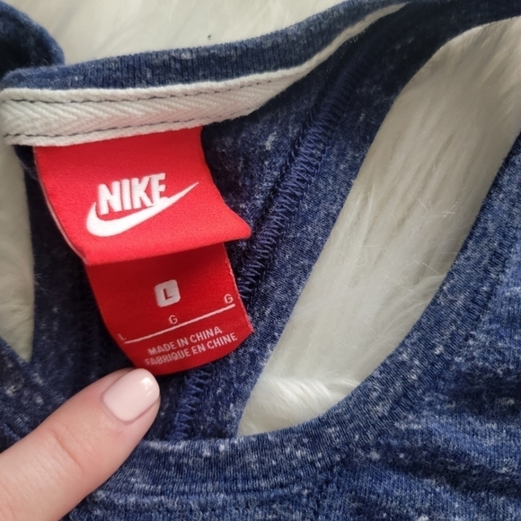 2/$20 Nike Tank L - Picture 2 of 4